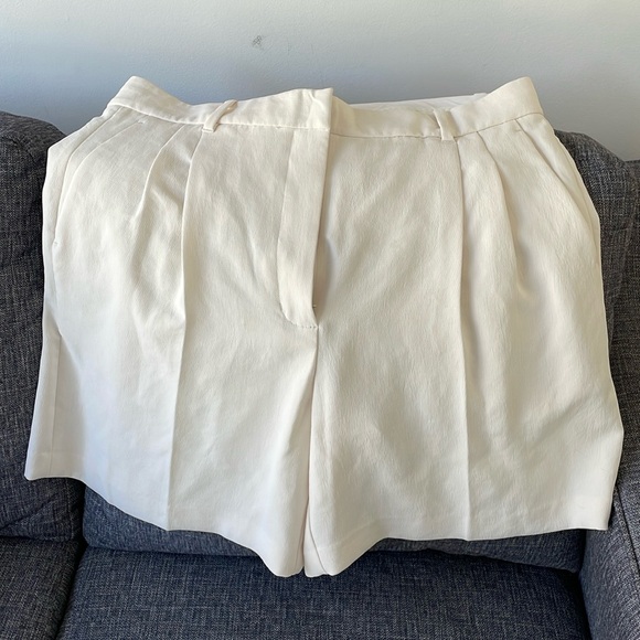 Aritzia Effortless Pant Short- long - Picture 2 of 4